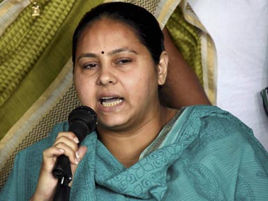 Patna: RJD chief Lalu Prasad elder daughter and party leader Misa Bharti addressing a press conference in Patna on Tuesday. PTI Photo(PTI10_27_2015_000145A)