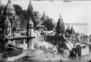 640px-Benares_(Varanasi,_India)_-_1922