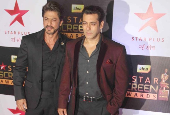 Bollywood actors Shah Rukh Khan and Salman Khan during the 23rd Annual Star Screen Awards 2016 in Mumbai, India on December 4, 2016. (Utsav Devdutta/SOLARIS IMAGES)